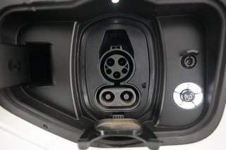 2022 Ford F-150 Lightning — photo 8 of 17