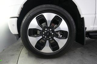 2022 Ford F-150 Lightning — photo 9 of 17