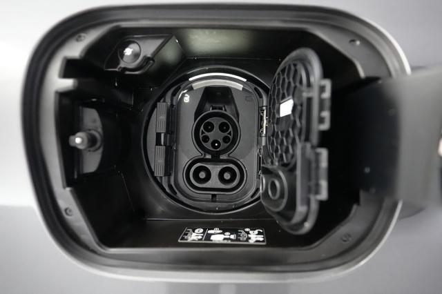 2022 Mercedes-Benz EQB — photo 8 of 20