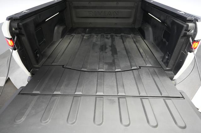 2023 Rivian R1T — photo 5 of 19