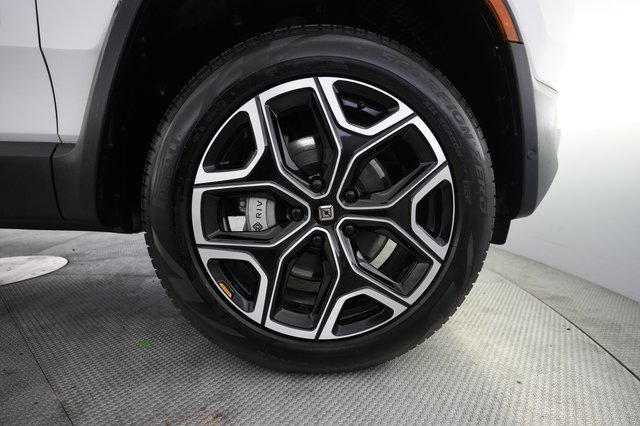 2023 Rivian R1T — photo 15 of 19