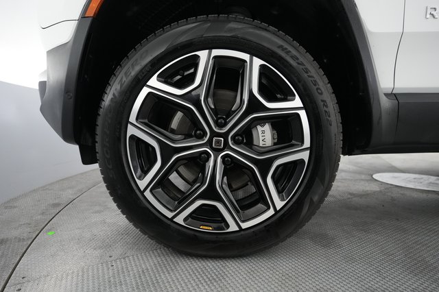 2023 Rivian R1T — photo 14 of 19