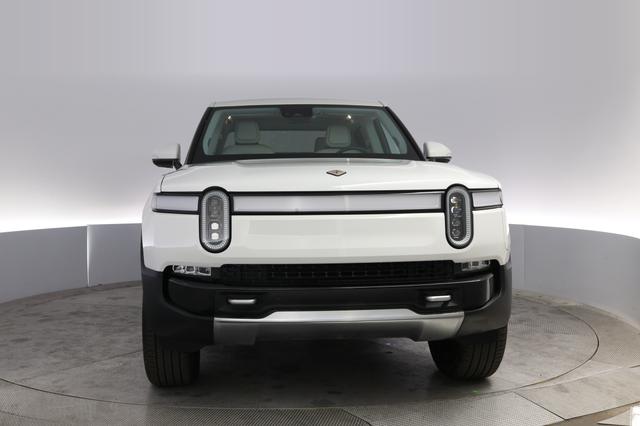 2023 Rivian R1T — photo 8 of 19