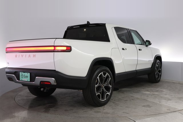 2023 Rivian R1T — photo 2 of 19