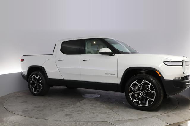 2023 Rivian R1T — photo 10 of 19