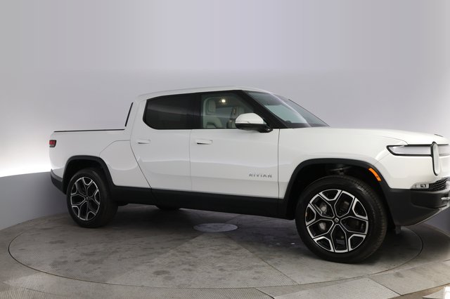 2023 Rivian R1T — photo 10 of 19