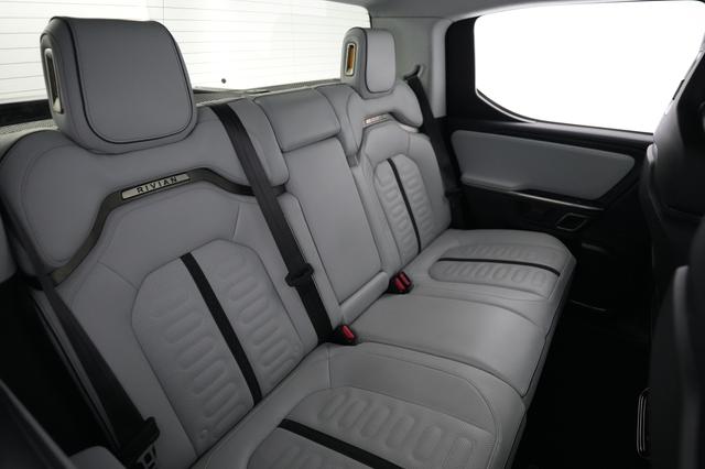 2023 Rivian R1T — photo 4 of 19