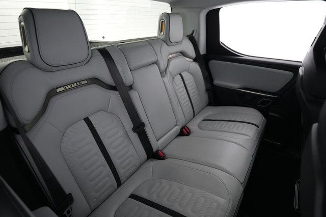 2023 Rivian R1T — photo 4 of 19