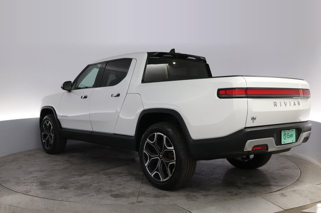 2023 Rivian R1T — photo 12 of 19