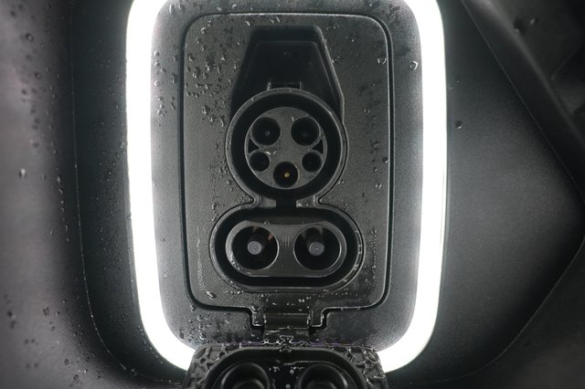 2023 Rivian R1T — photo 7 of 19