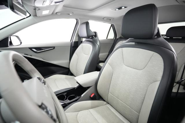 2023 Kia Niro EV — photo 3 of 22
