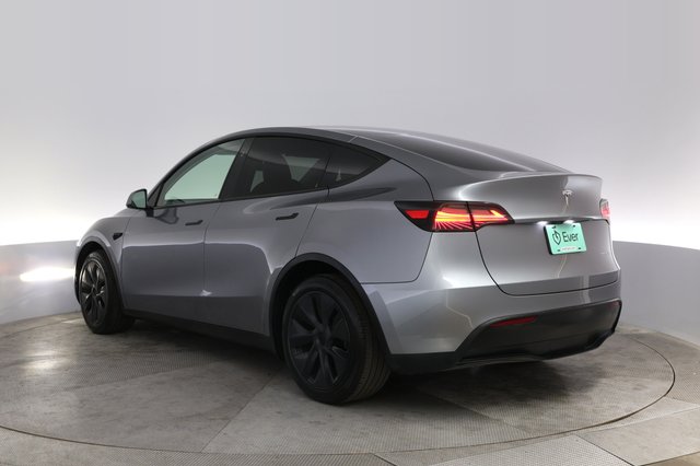 2024 Tesla Model Y — photo 13 of 20