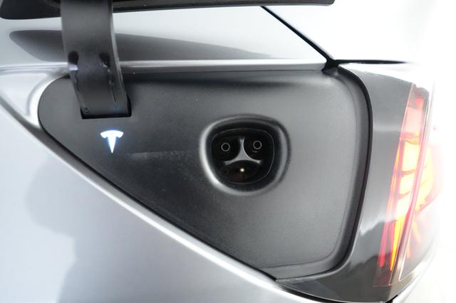 2024 Tesla Model Y — photo 8 of 20