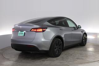2024 Tesla Model Y — photo 2 of 20