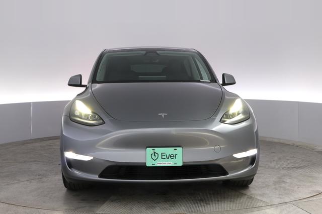 2024 Tesla Model Y — photo 9 of 20