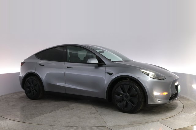 2024 Tesla Model Y — photo 11 of 20