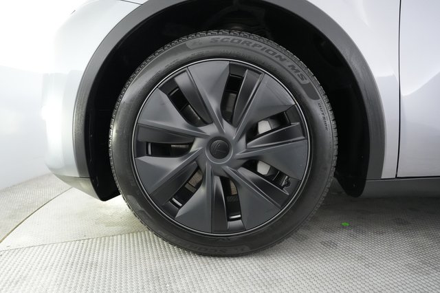 2024 Tesla Model Y — photo 7 of 20