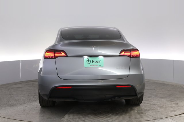 2024 Tesla Model Y — photo 12 of 20