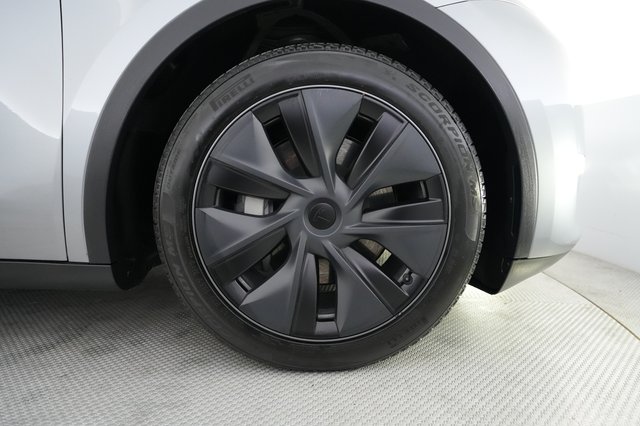 2024 Tesla Model Y — photo 15 of 20