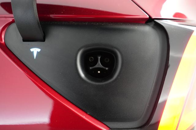 2024 Tesla Model Y — photo 8 of 24