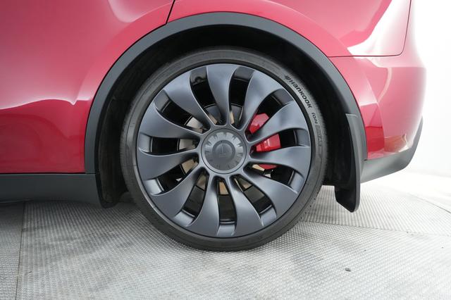 2024 Tesla Model Y — photo 7 of 24