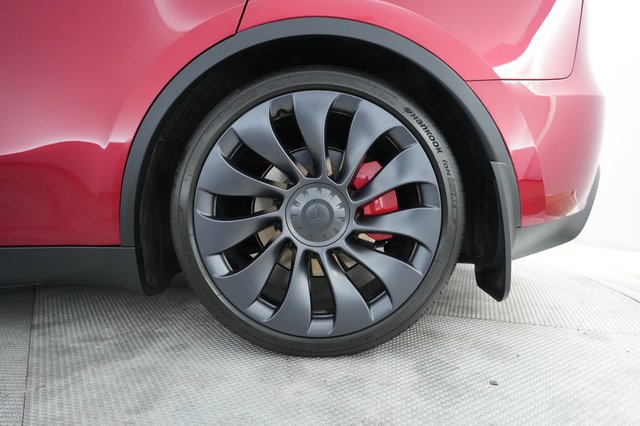 2024 Tesla Model Y — photo 7 of 24