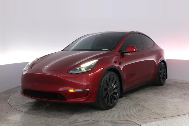 2024 Tesla Model Y — VIN 7SAYGDEF4RF069018