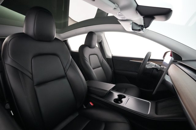 2024 Tesla Model Y — photo 18 of 24