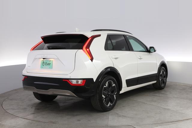 2024 Kia Niro EV — photo 2 of 21