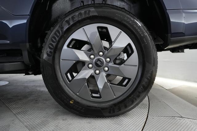 2025 Ford F-150 Lightning — photo 7 of 15