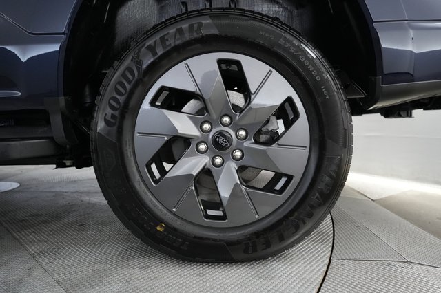 2025 Ford F-150 Lightning — photo 7 of 15