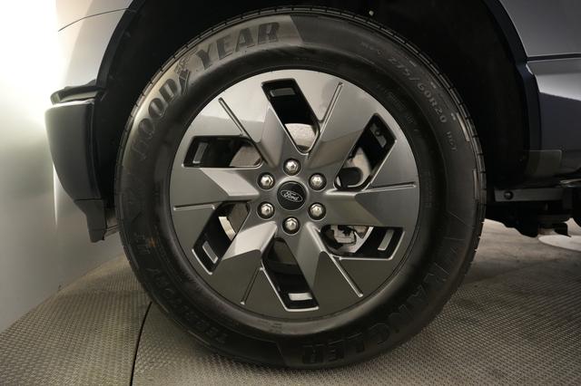 2025 Ford F-150 Lightning — photo 9 of 15