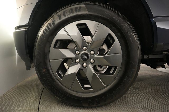 2025 Ford F-150 Lightning — photo 9 of 15