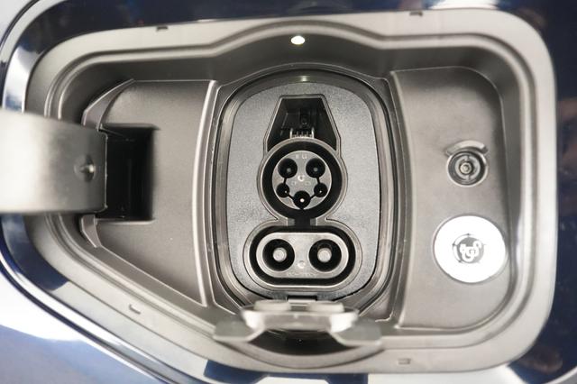 2025 Ford F-150 Lightning — photo 8 of 15