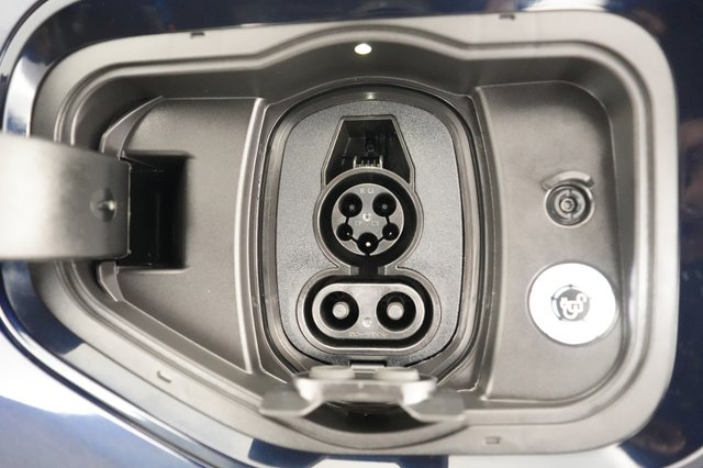 2025 Ford F-150 Lightning — photo 8 of 15