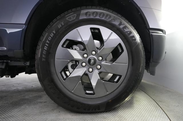 2025 Ford F-150 Lightning — photo 10 of 15