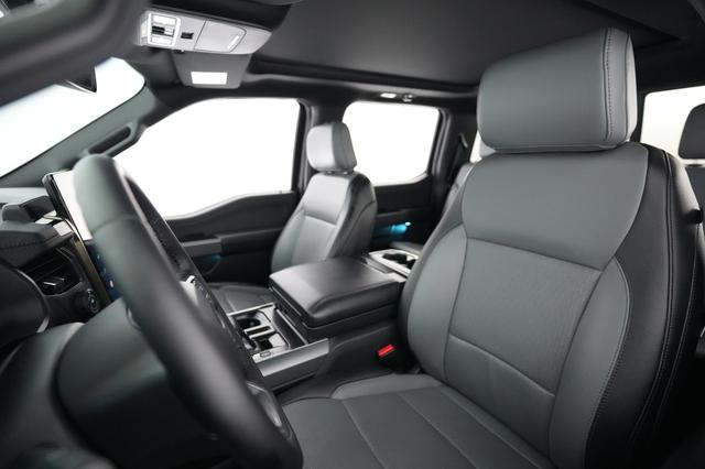 2025 Ford F-150 Lightning — photo 3 of 15