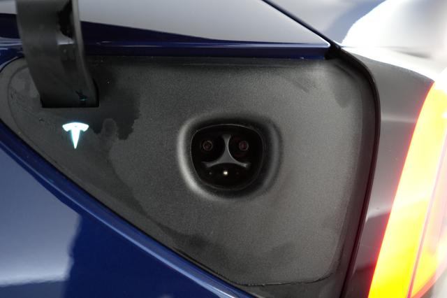 2025 Tesla Model 3 — photo 8 of 24