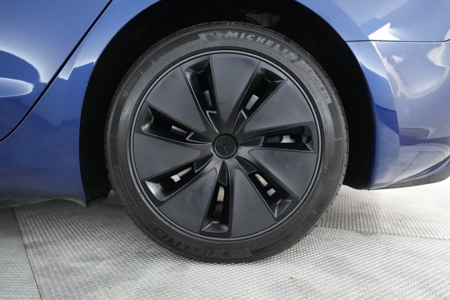 2025 Tesla Model 3 — photo 7 of 24