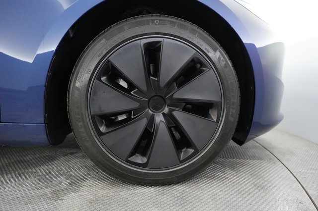 2025 Tesla Model 3 — photo 16 of 24