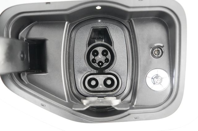2025 Ford F-150 Lightning — photo 8 of 15