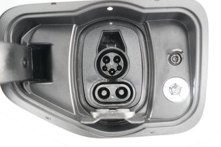 2025 Ford F-150 Lightning — photo 8 of 15