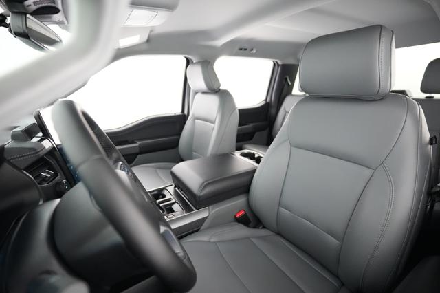 2025 Ford F-150 Lightning — photo 3 of 15