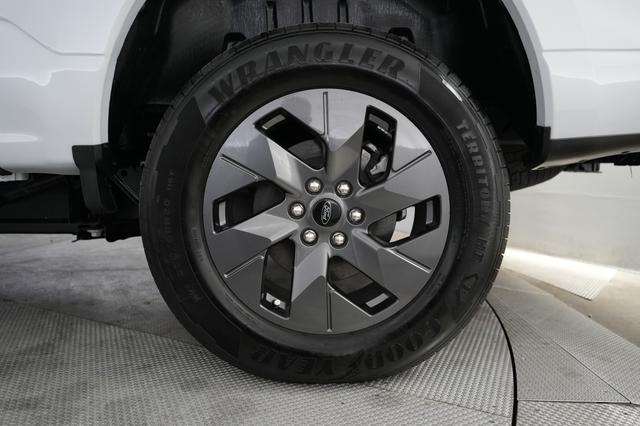 2025 Ford F-150 Lightning — photo 7 of 15