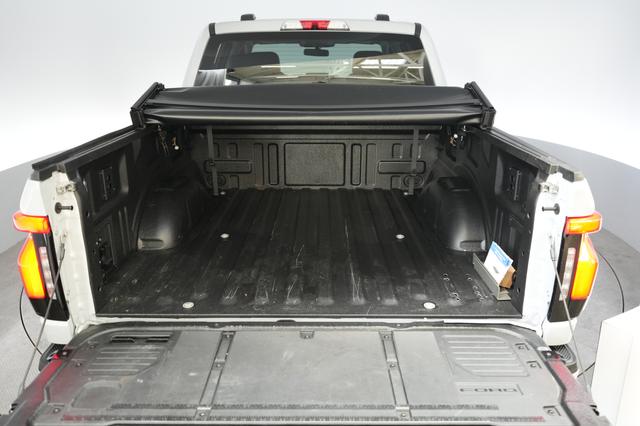 2025 Ford F-150 Lightning — photo 6 of 15