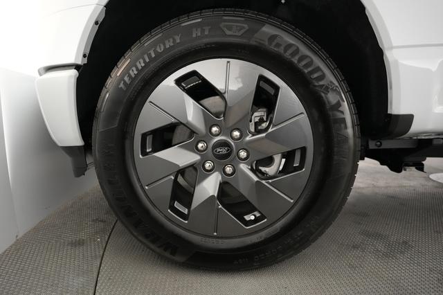 2025 Ford F-150 Lightning — photo 9 of 15