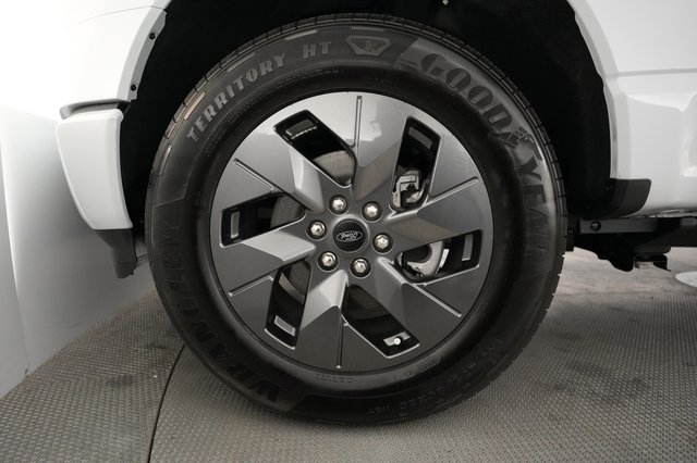 2025 Ford F-150 Lightning — photo 9 of 15