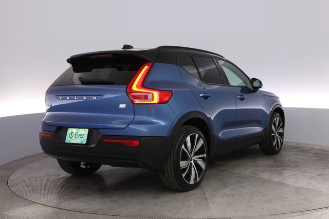 2021 Volvo XC40 Recharge — photo 2 of 20