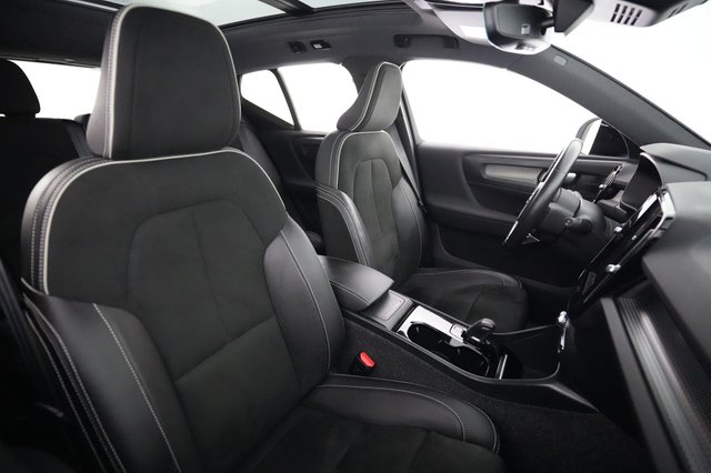 2021 Volvo XC40 Recharge — photo 18 of 20