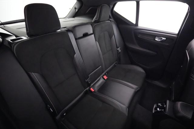 2021 Volvo XC40 Recharge — photo 4 of 20